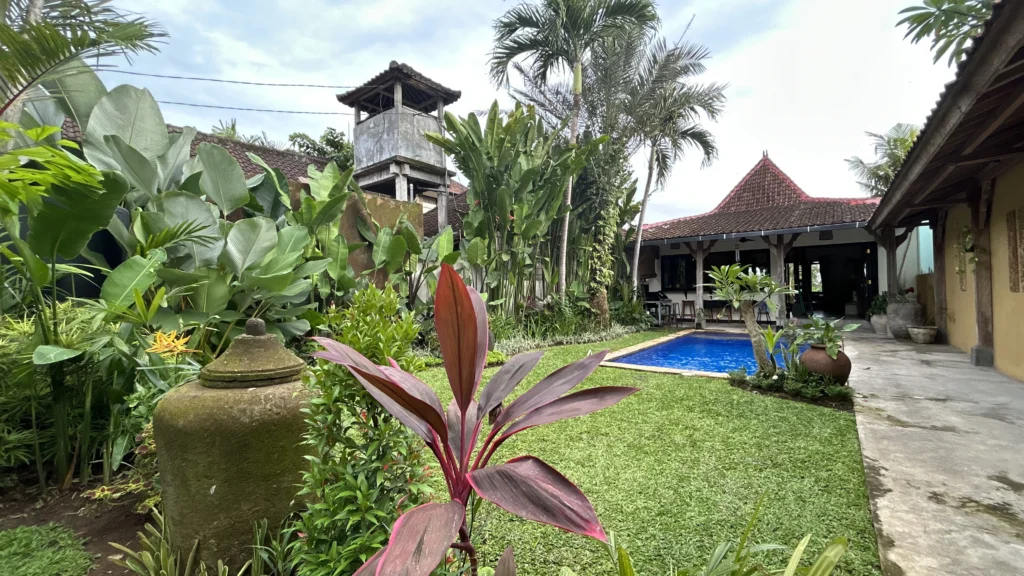 The outdoor pool at Ranakami Wellness Ubud, surrounded by tropical greenery, offering a refreshing escape for solo travelers in Bali.